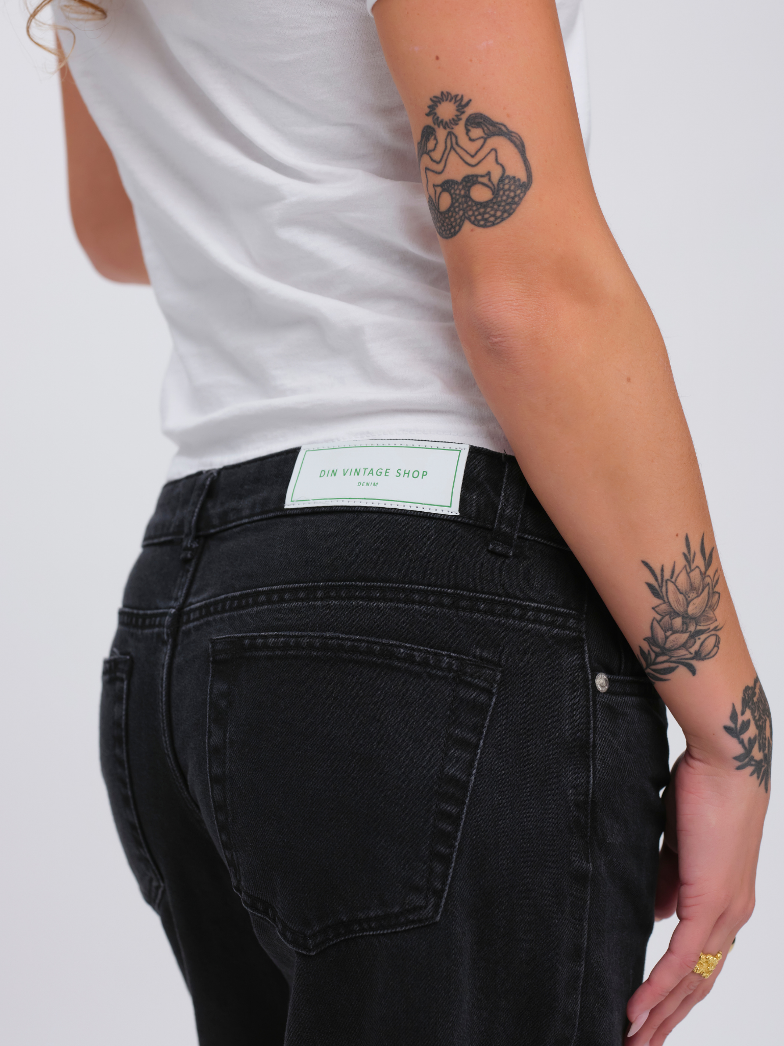 VERA JEANS - ČERNÁ