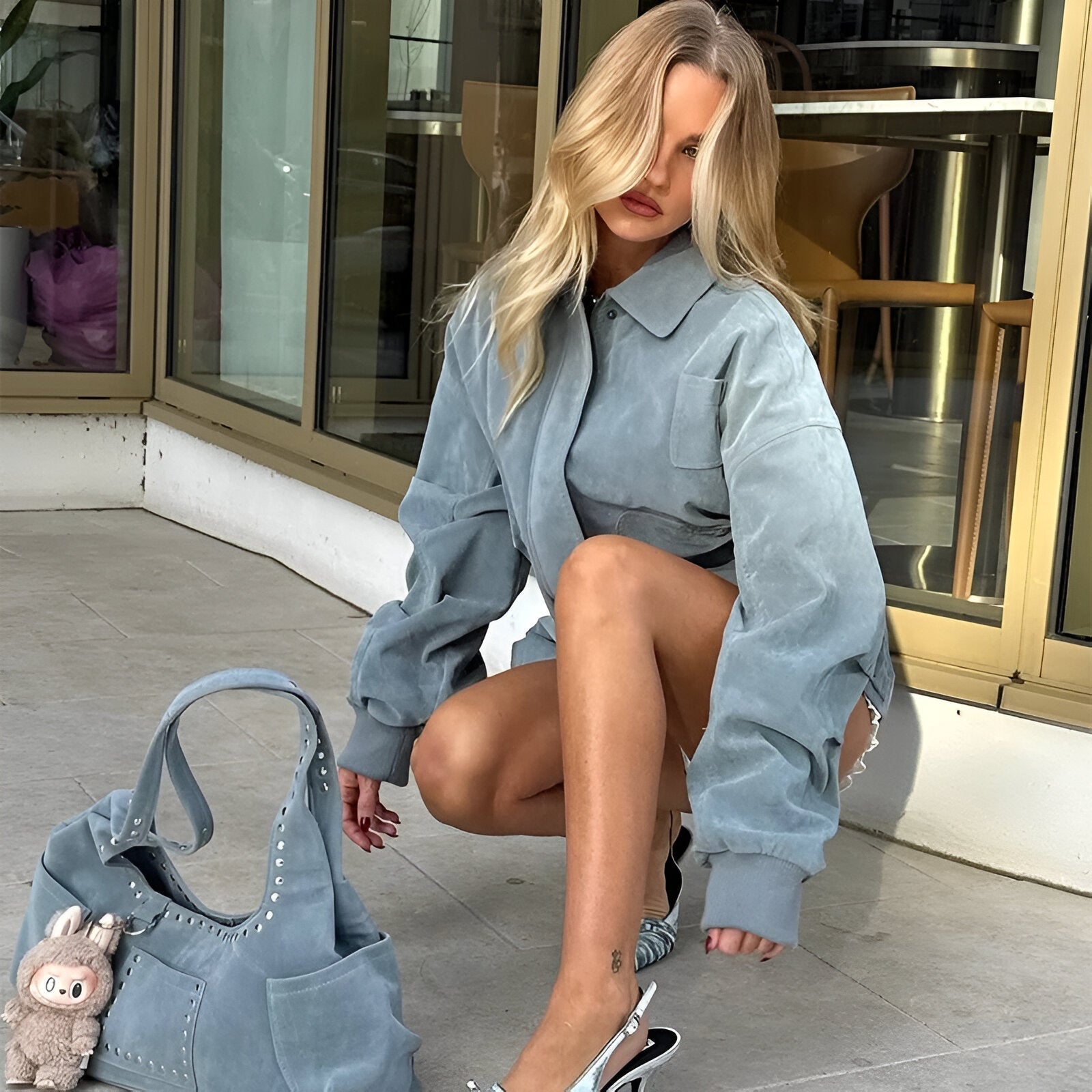 Martha | Oversize bunda v semišovém provedení, ledově modrá, se skrytým zapínáním a kapsami