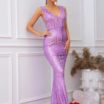 Šaty bez rukávů se síťovinou a se šněrováním ze sequinů