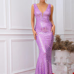 Šaty bez rukávů se síťovinou a se šněrováním ze sequinů