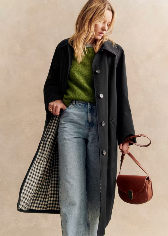 Clara | Nadčasový dámský trench coat s klasickým límcem a zapínáním na knoflíky