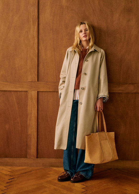 Clara | Nadčasový dámský trench coat s klasickým límcem a zapínáním na knoflíky
