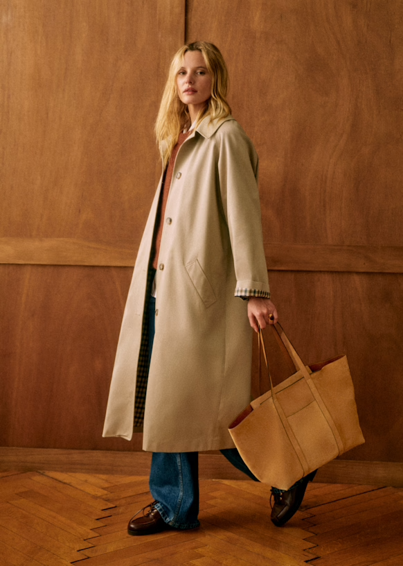 Clara | Nadčasový dámský trench coat s klasickým límcem a zapínáním na knoflíky